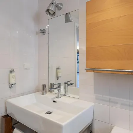 Lovely & Cozy With Amazing View & Location Apartmán *