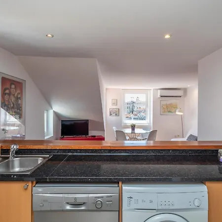 Apartmán Lovely & Cozy With Amazing View & Location